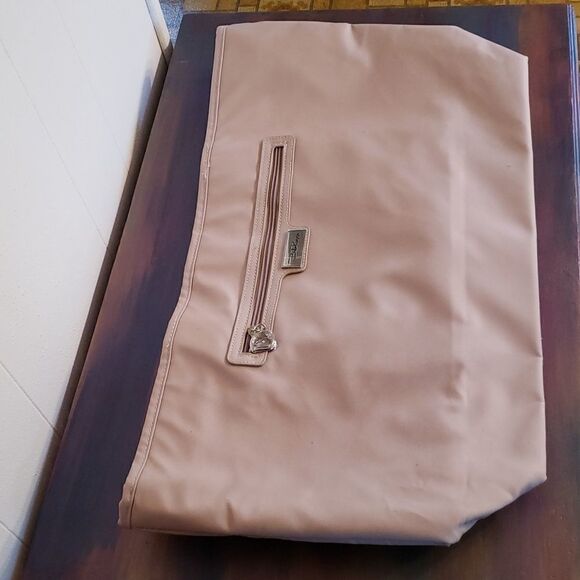 NWT Bella Russo Large Cream Colored Faux Leather Carry Bag / Purse - Picture 3 of 8